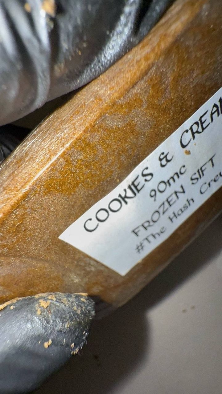 -OUj4L6gmU0qaBdX4T64 Cookies & Cream Frozen Sift cannabis concentrate – premium solventless extract available for online purchase, ideal for dabbing or vaping.