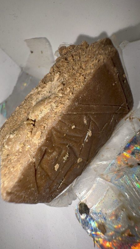 How to smoke dry hash using a joint, pipe, and vaporizer for maximum flavor and terpene preservation.